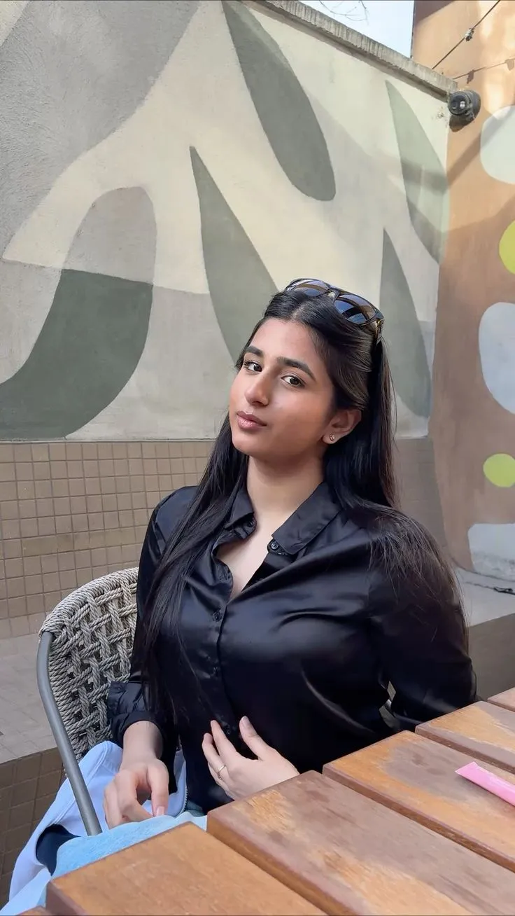 High profile Call Girl Pune stylish photo